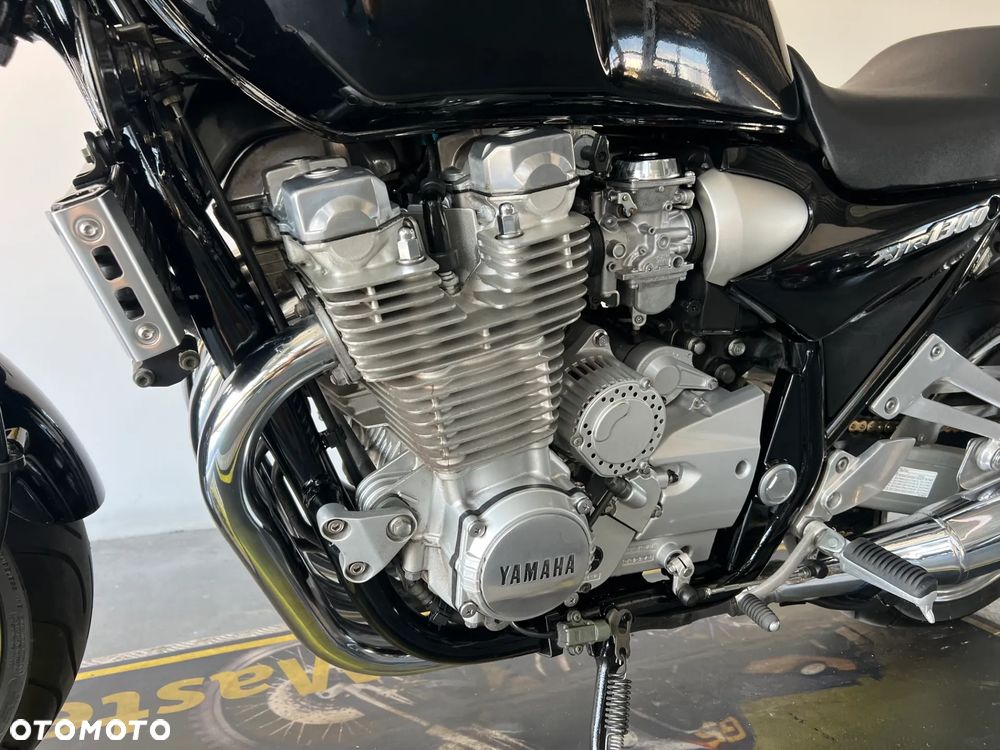 Yamaha XJR - 9