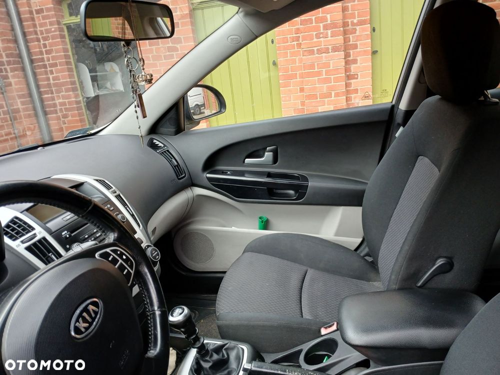 Kia Ceed - 4