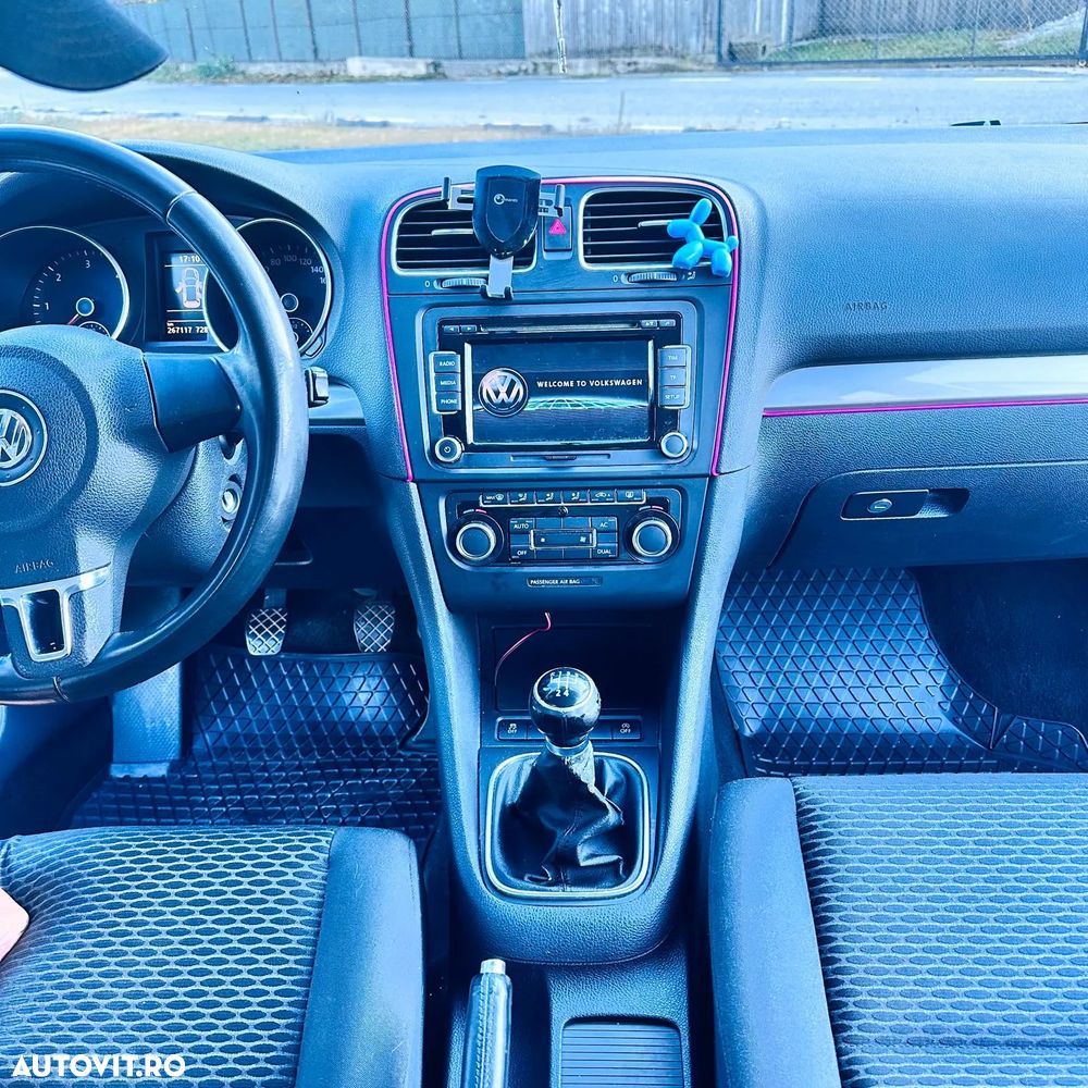 Volkswagen Golf - 6