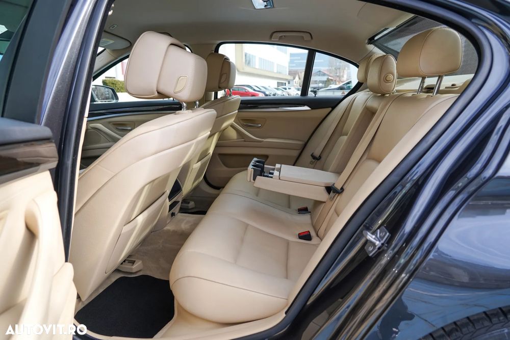 BMW Seria 5 523i Sport-Aut. - 9