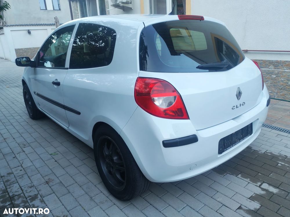 Renault Clio - 2