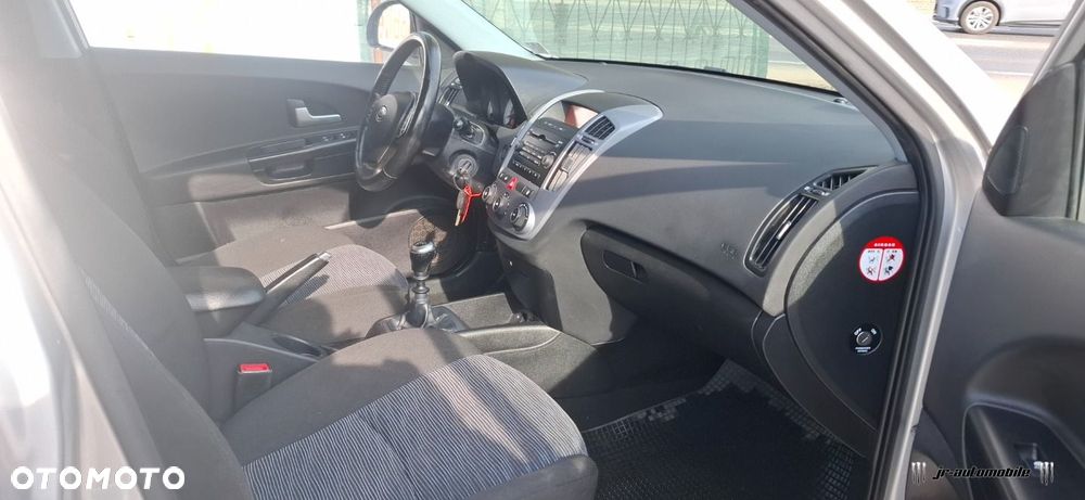 Kia Ceed - 13