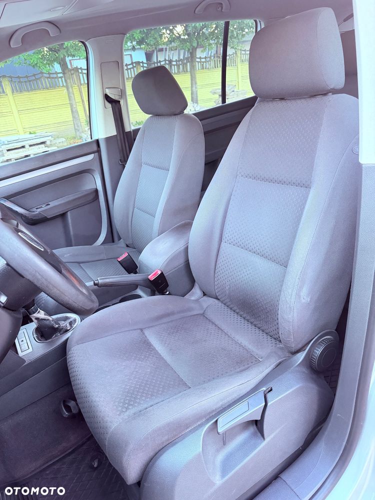 Volkswagen Touran - 11