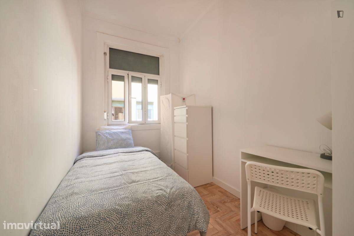 Quarto - localizado em Marquês de Pombal Lisbon - Grande imagem: 3/13