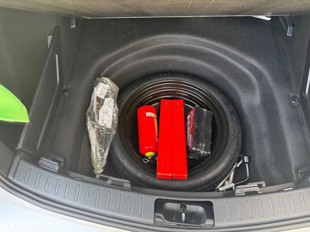 Toyota Corolla 1.8 HSD Dynamic - 18