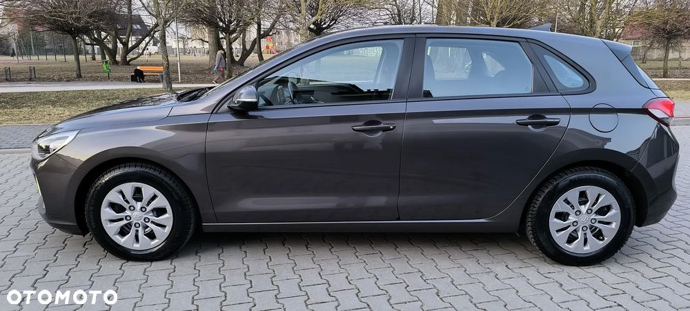 Hyundai i30 blue Kombi 1.6 CRDi Passion - 14