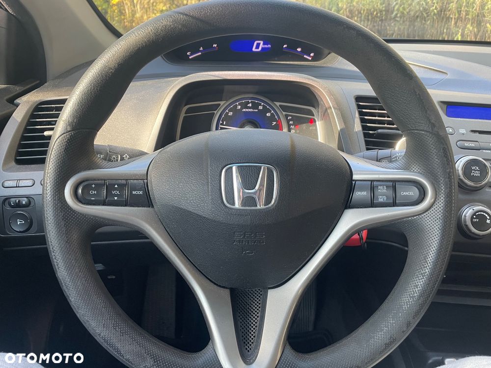 Honda Civic 1.8 LX Coupe - 18