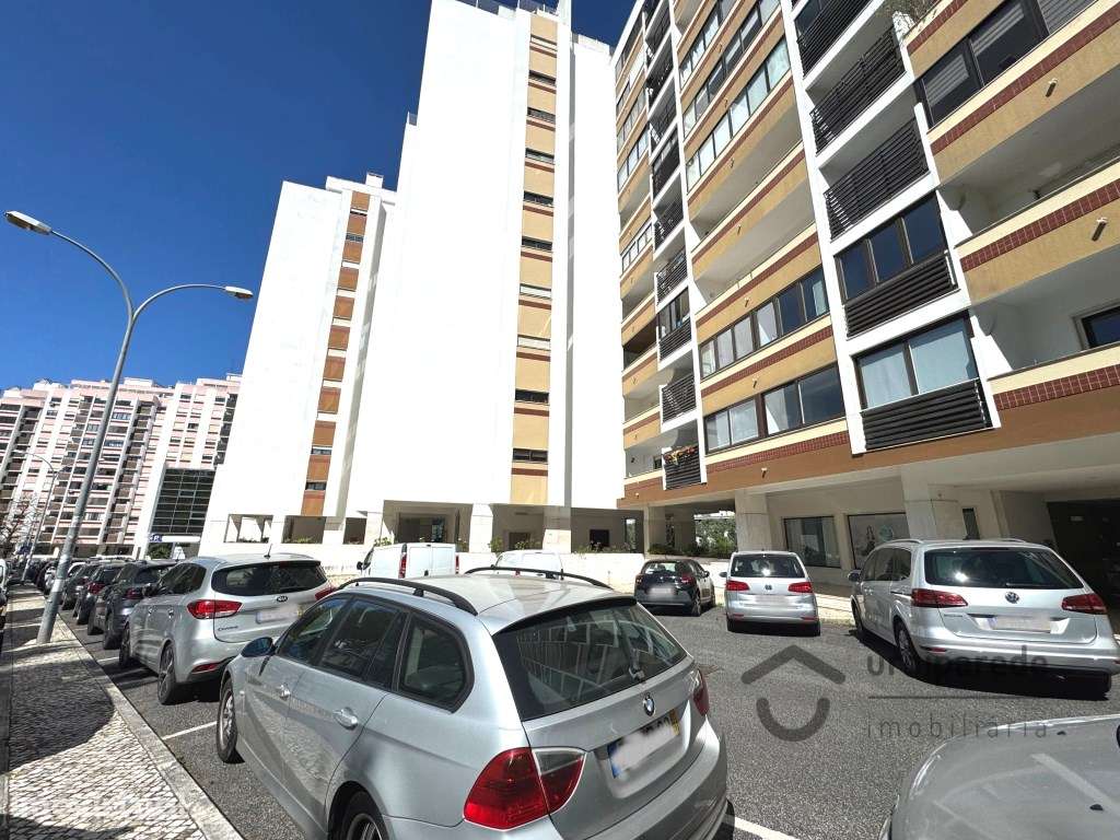 Apartamento T2, junto á escola Camilo Castelo Branco, Carnaxide - Grande imagem: 2/47