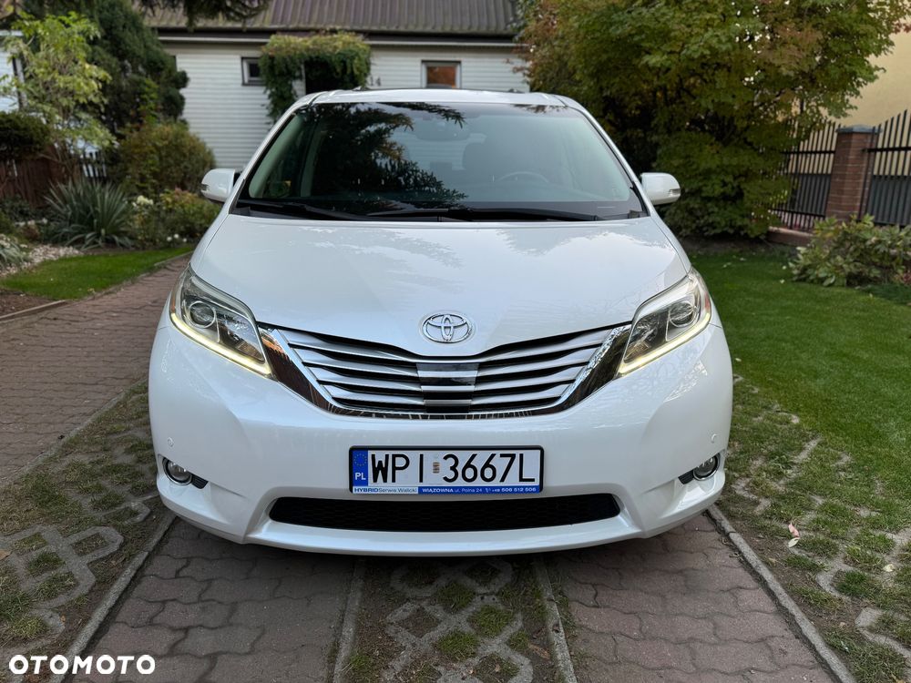 Toyota Sienna - 1