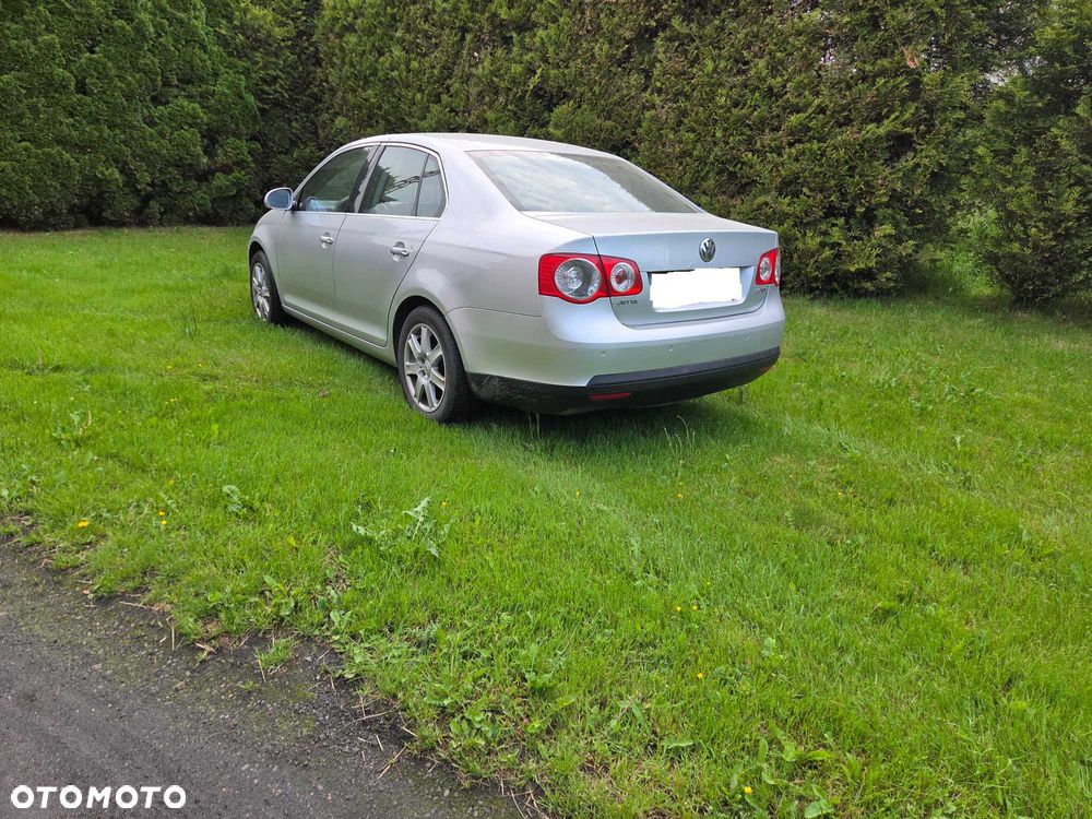 Volkswagen Jetta - 3