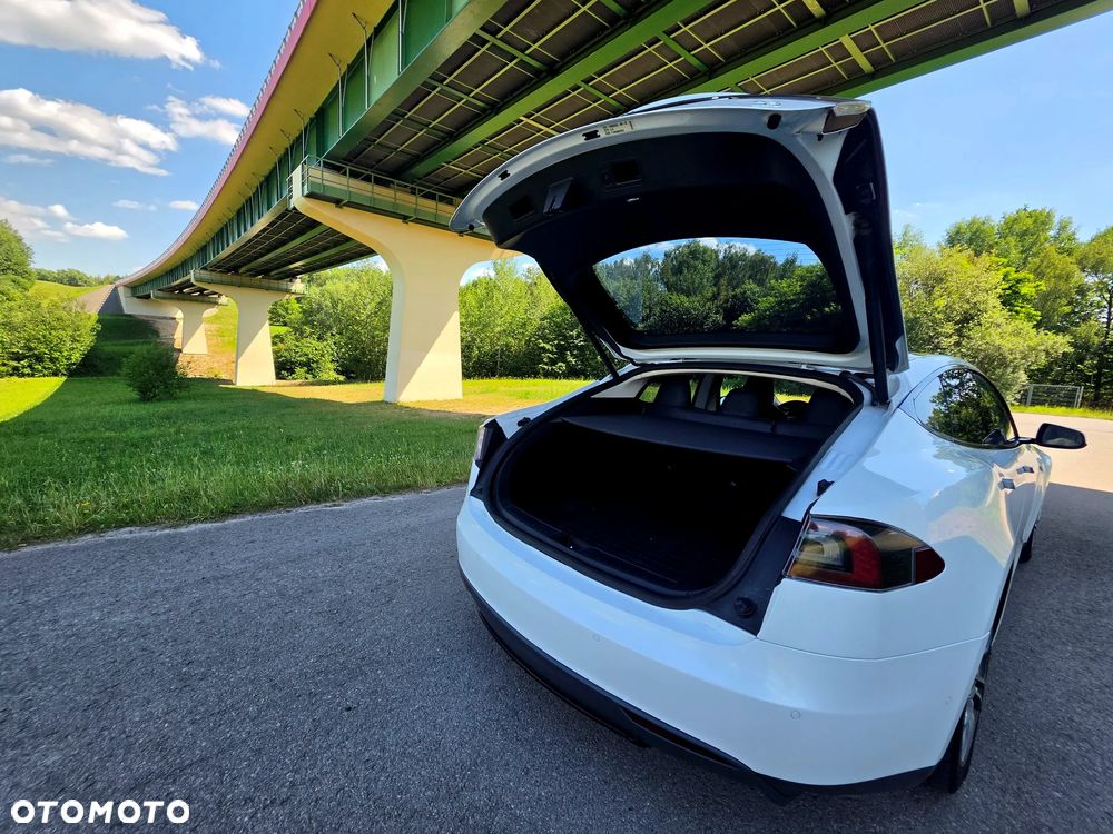 Tesla Model S - 31