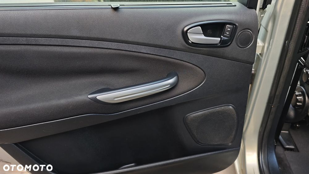 Ford Galaxy 2.0 Ghia - 35