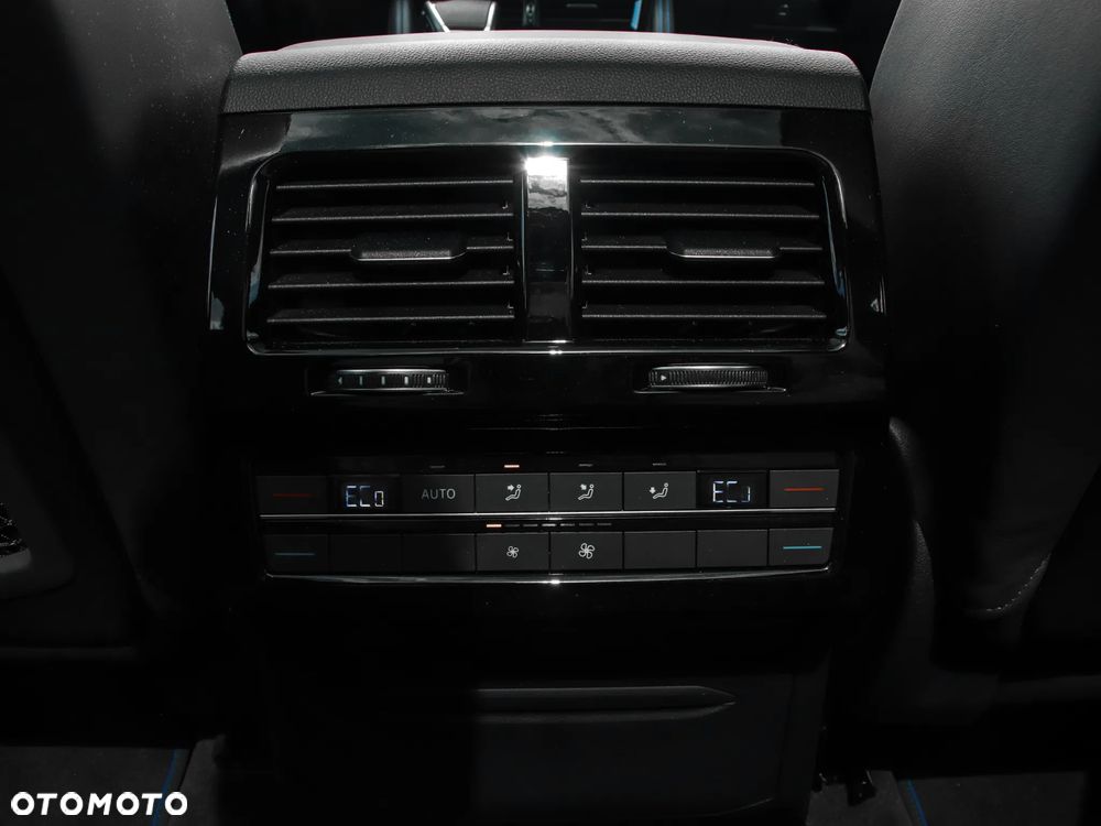 Volkswagen Touareg 3.0 V6 TFSI Plug-In Hybrid 4Motion R - 14