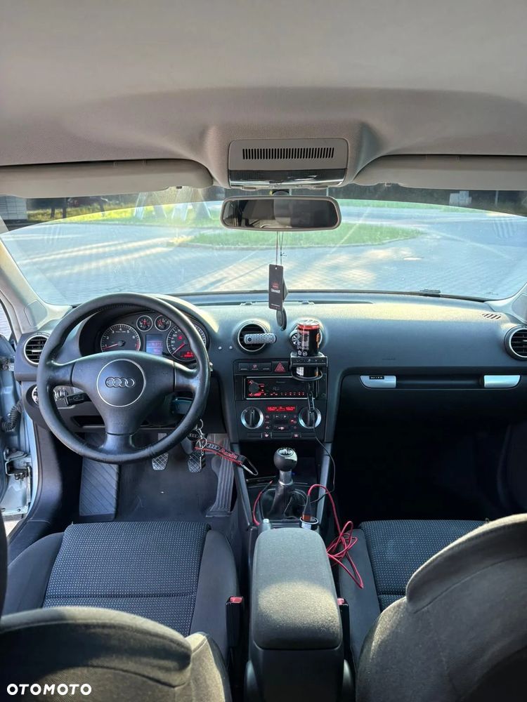 Audi A3 3-drzwiowe 2.0 FSI Ambiente - 11