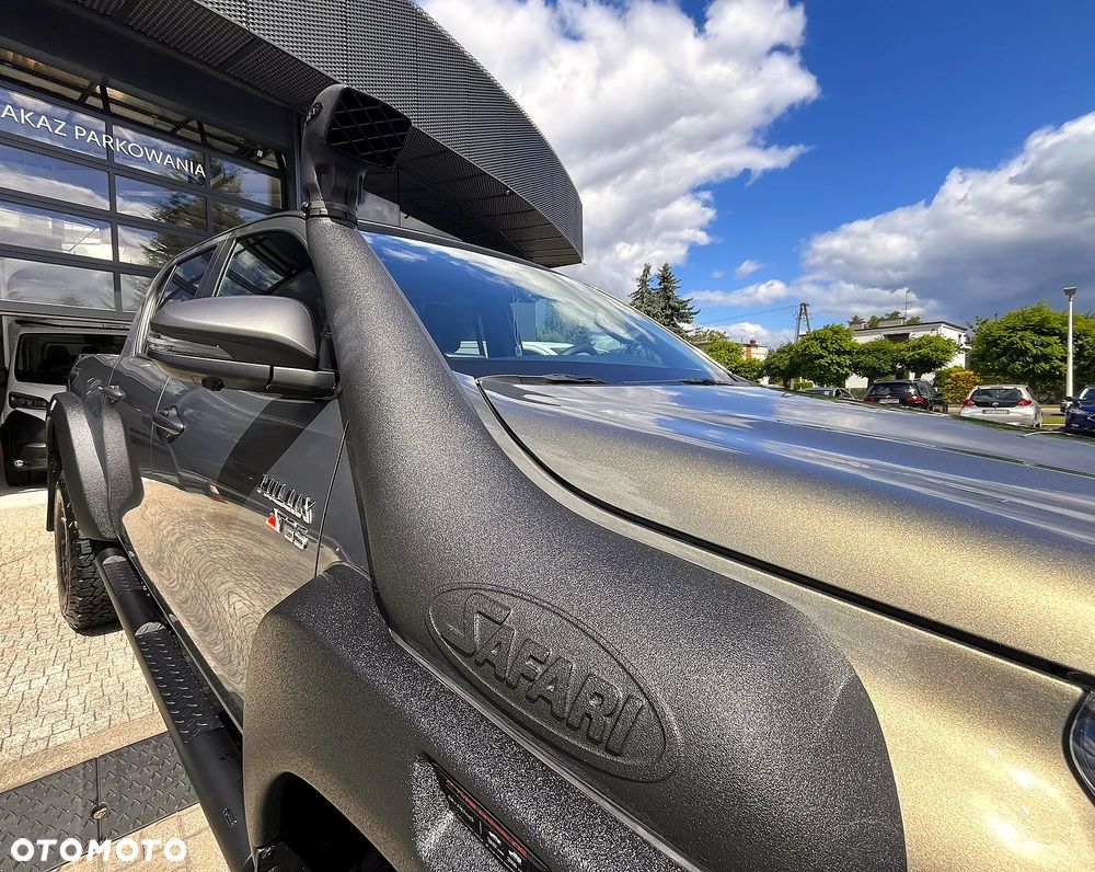 Toyota Hilux - 22