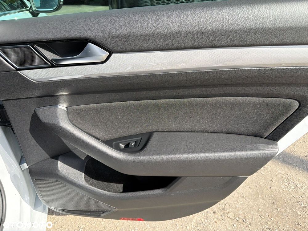 Volkswagen Passat - 36