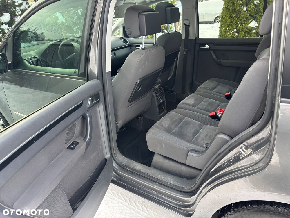 Volkswagen Touran 2.0 TDI DPF Highline DSG - 18