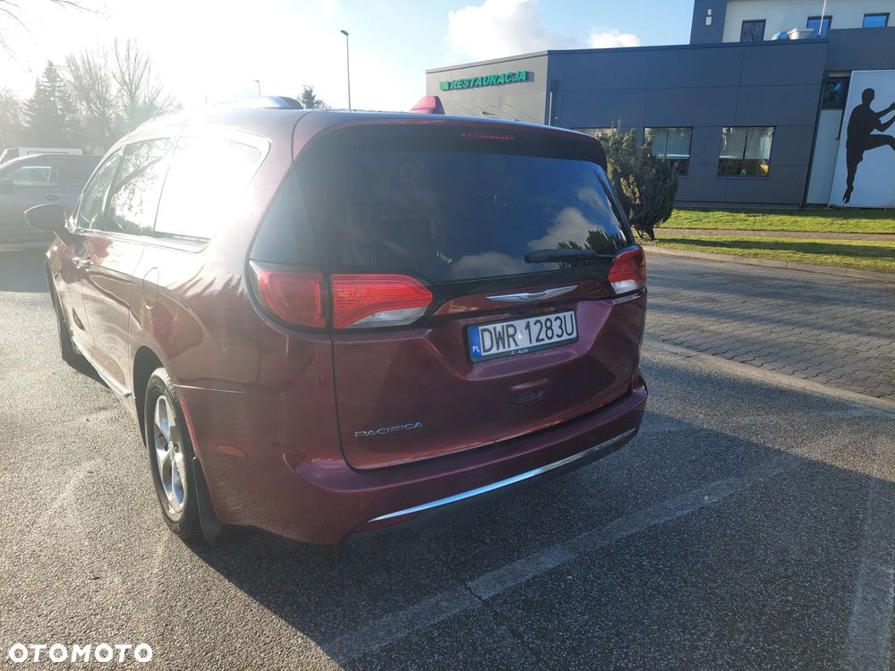 Chrysler Pacifica - 8