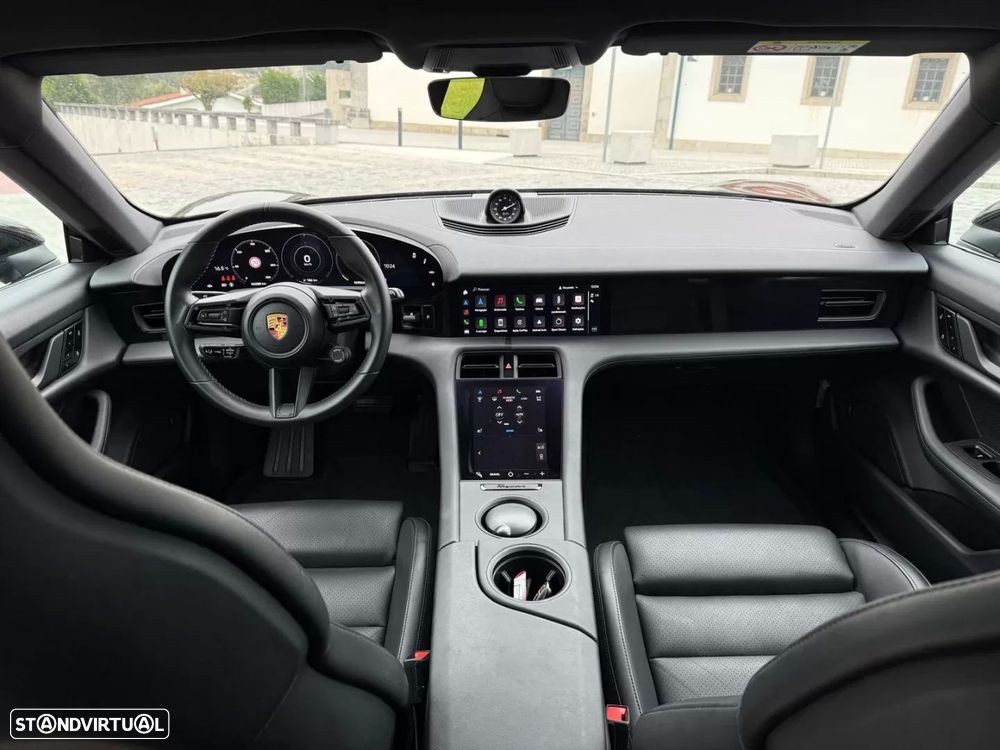 Porsche Taycan Cross Turismo 4S - 11