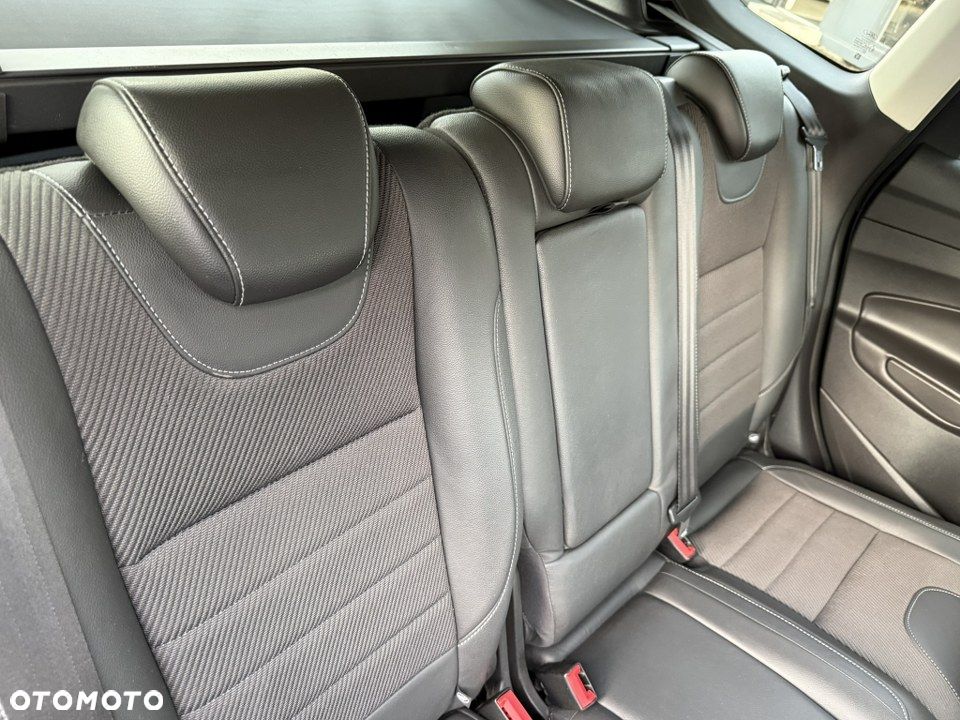 Ford Kuga 2.0 TDCi 2x4 Titanium - 34
