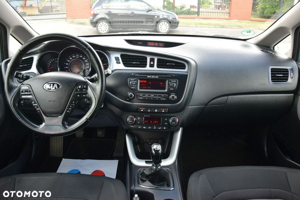 Kia Ceed 1.4 CVVT Dream Team Edition - 32