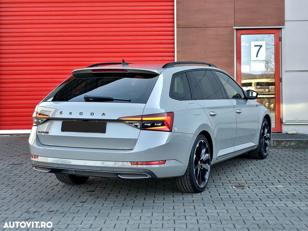 Skoda Superb Combi 2.0 TDI DSG SportLine - 11