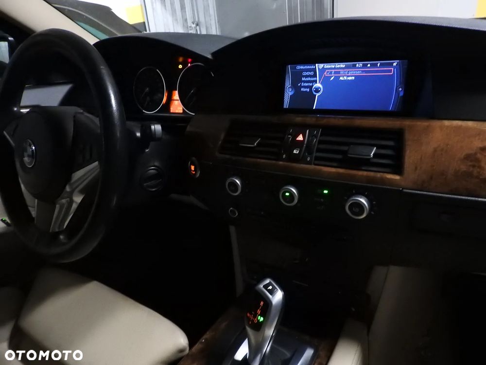 BMW Seria 5 530d xDrive - 6