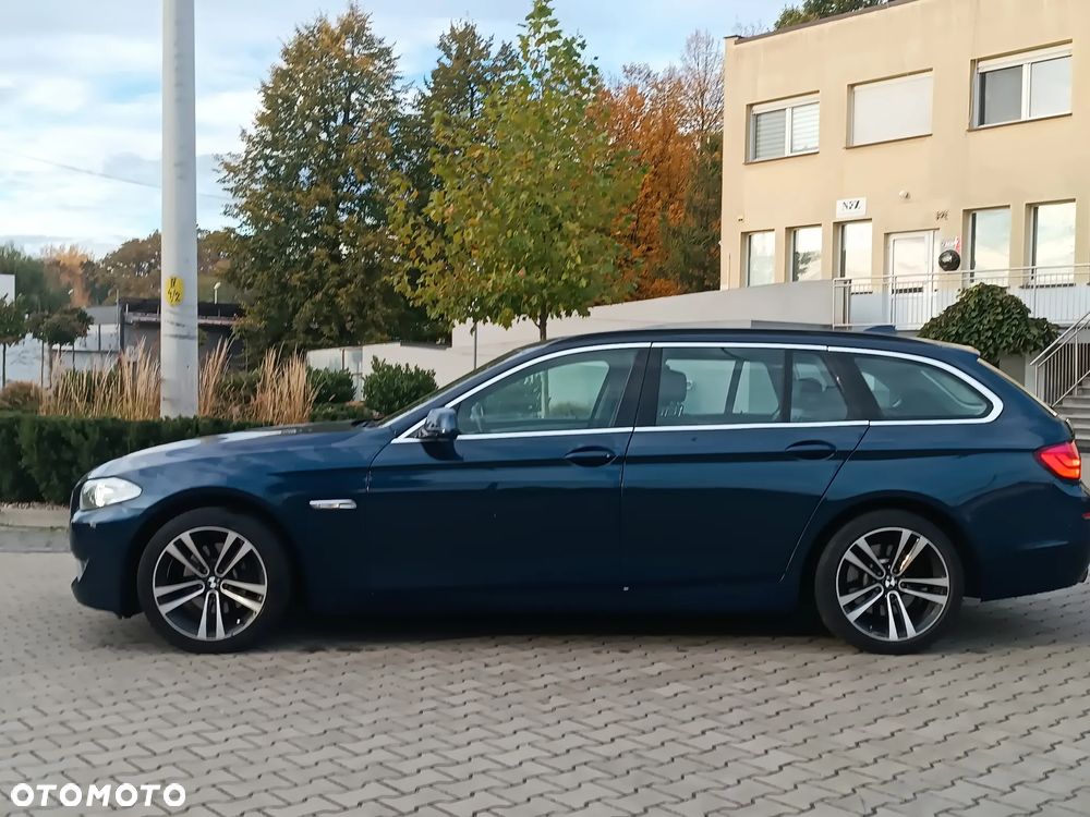 BMW 5 Series 2010 photo 2