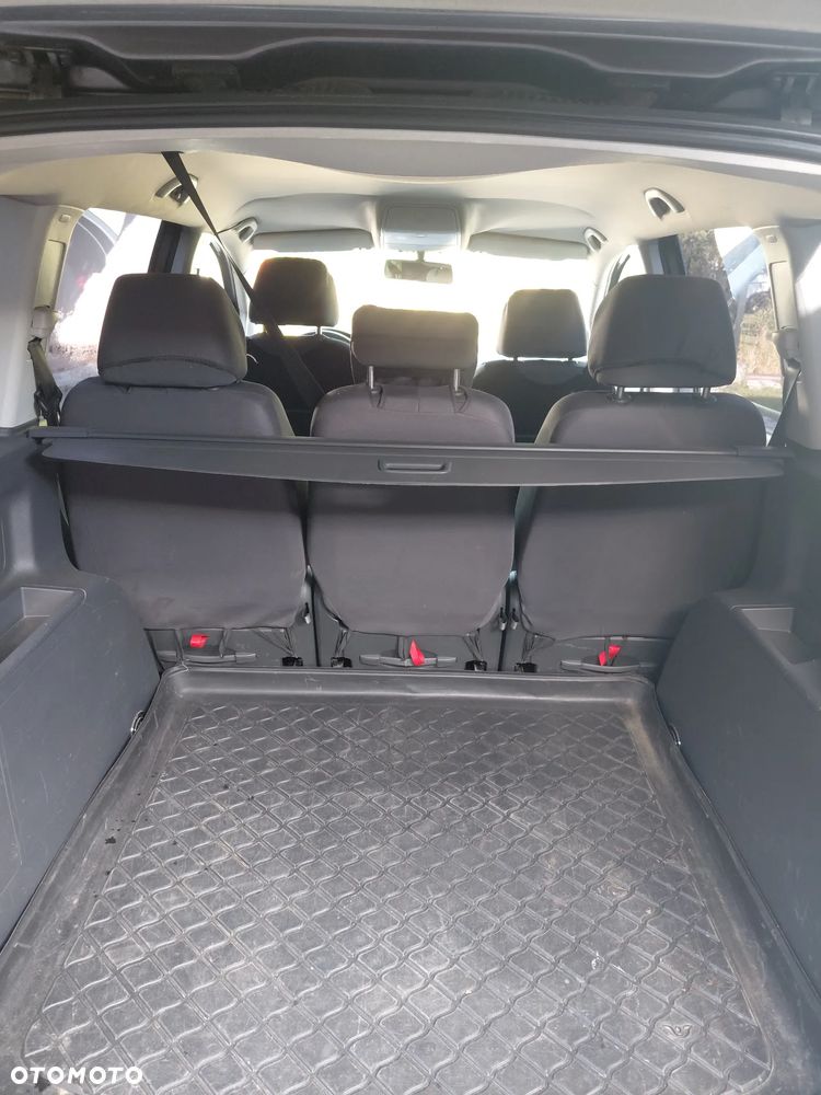 Volkswagen Touran - 9