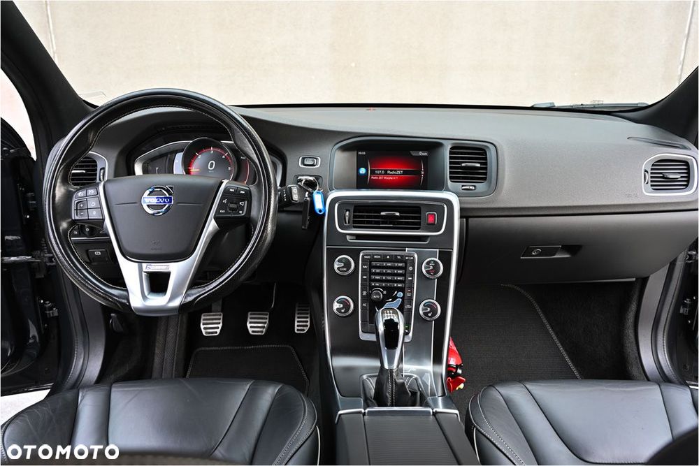 Volvo V60 D3 R-Design - 18