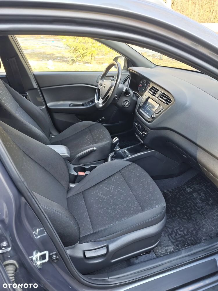 Hyundai i20 1.4 Premium - 17