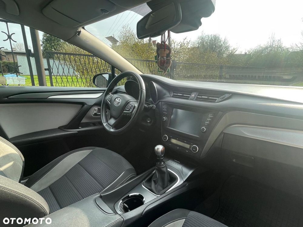 Toyota Avensis 2.0 D-4D Premium - 8