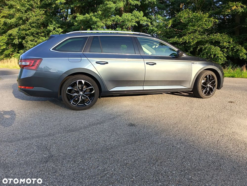Skoda Superb Combi 2.0 TDI 4x4 DSG Style - 9