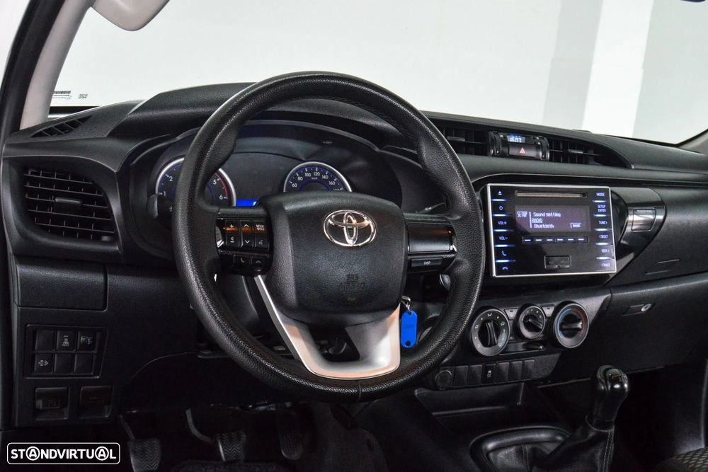 Toyota Hilux 2.4 D-4D 4X2 Cabine Extra 3L - 25