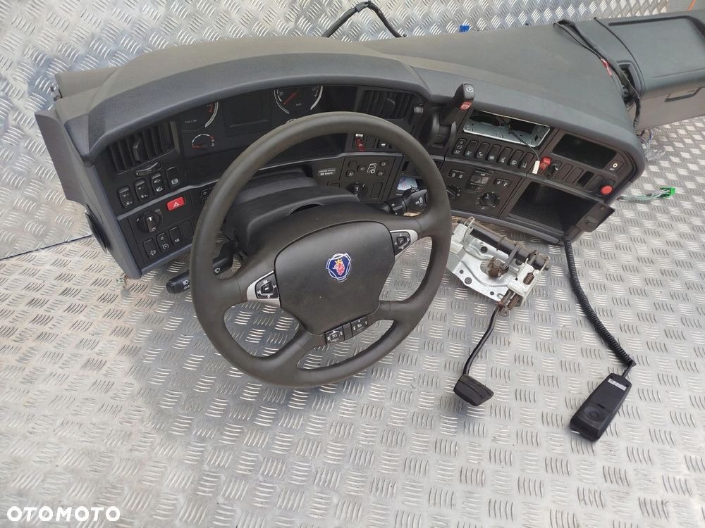 KOKPIT DESKA ROZDZIELCZA KONSOLA SCANIA STREAMLINE - 2