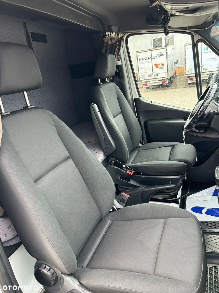 Mercedes-Benz Sprinter - 15