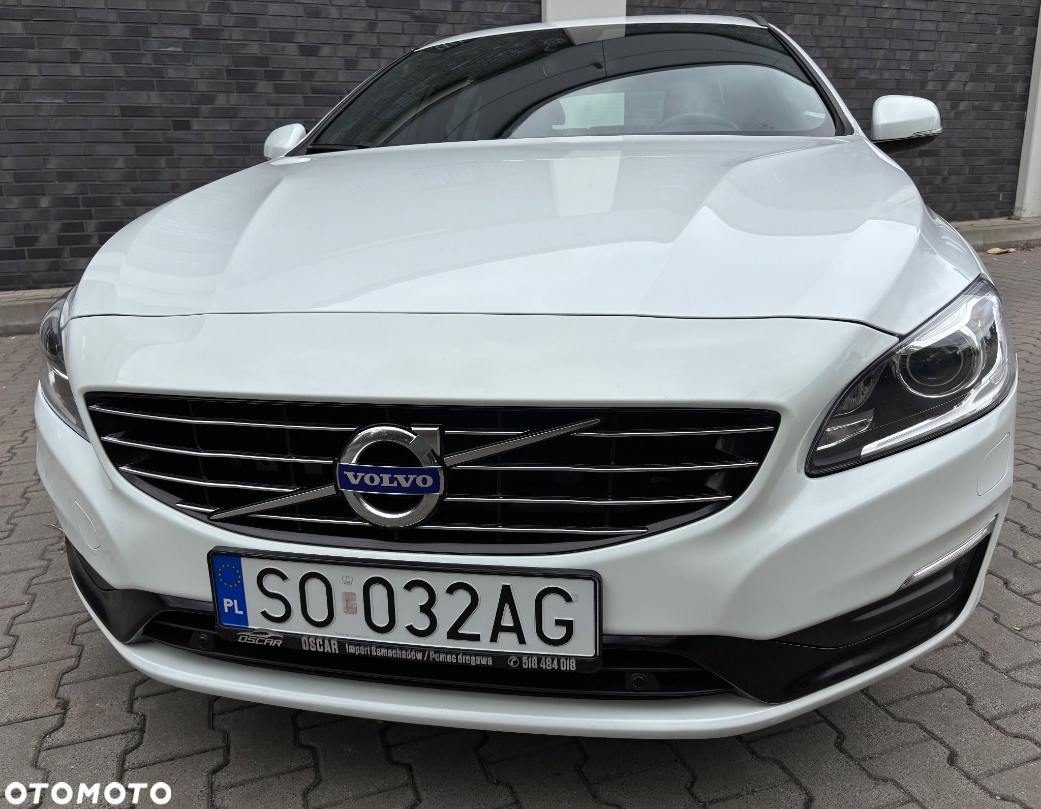 Volvo V60 D4 Drive-E R-Design Kinetic - 1