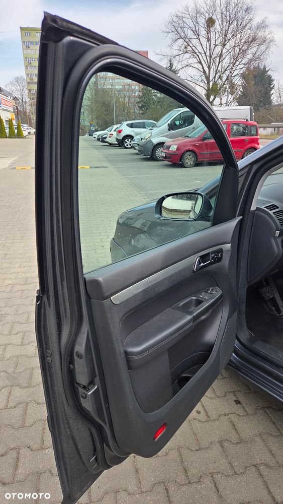 Volkswagen Touran 2.0 TDI Trendline DSG - 11