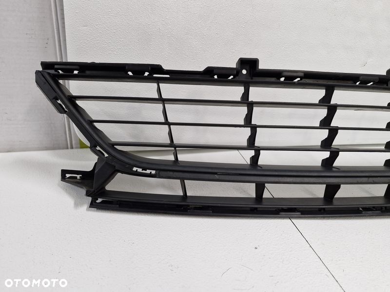 RENAULT MEGANE III 3 LIFT KRATKA ŚRODKOWA ZDERZAKA PRZÓD 622547366R - 4