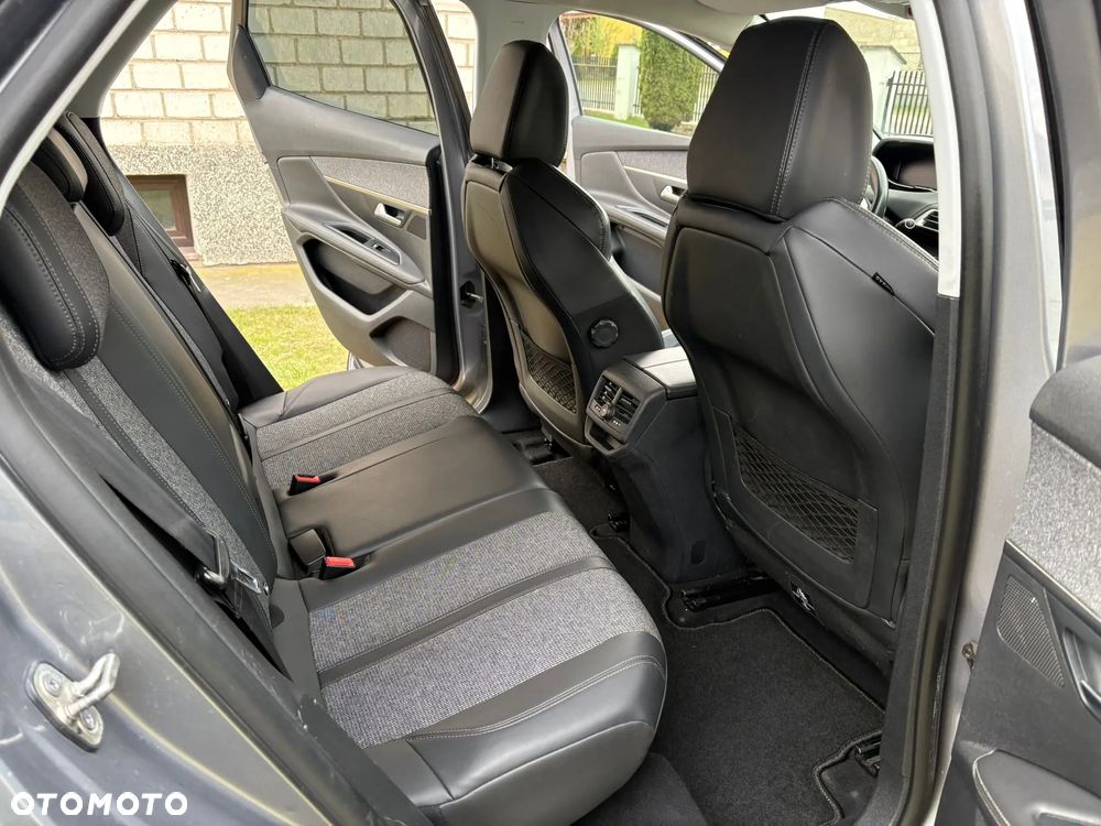 Peugeot 3008 1.6 BlueHDi Allure S&S - 16