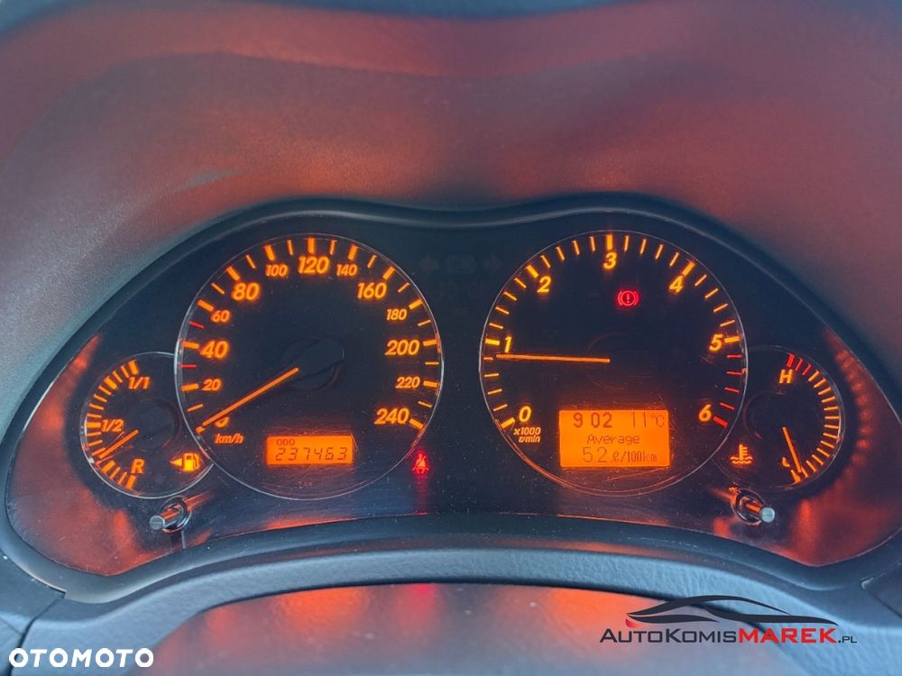 Toyota Avensis - 9