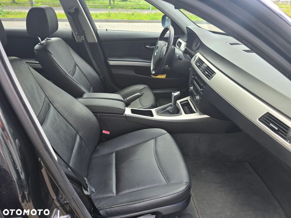 BMW Seria 3 320i - 14