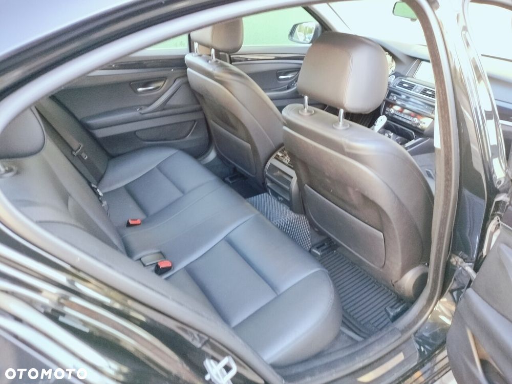 BMW Seria 5 520d xDrive - 12