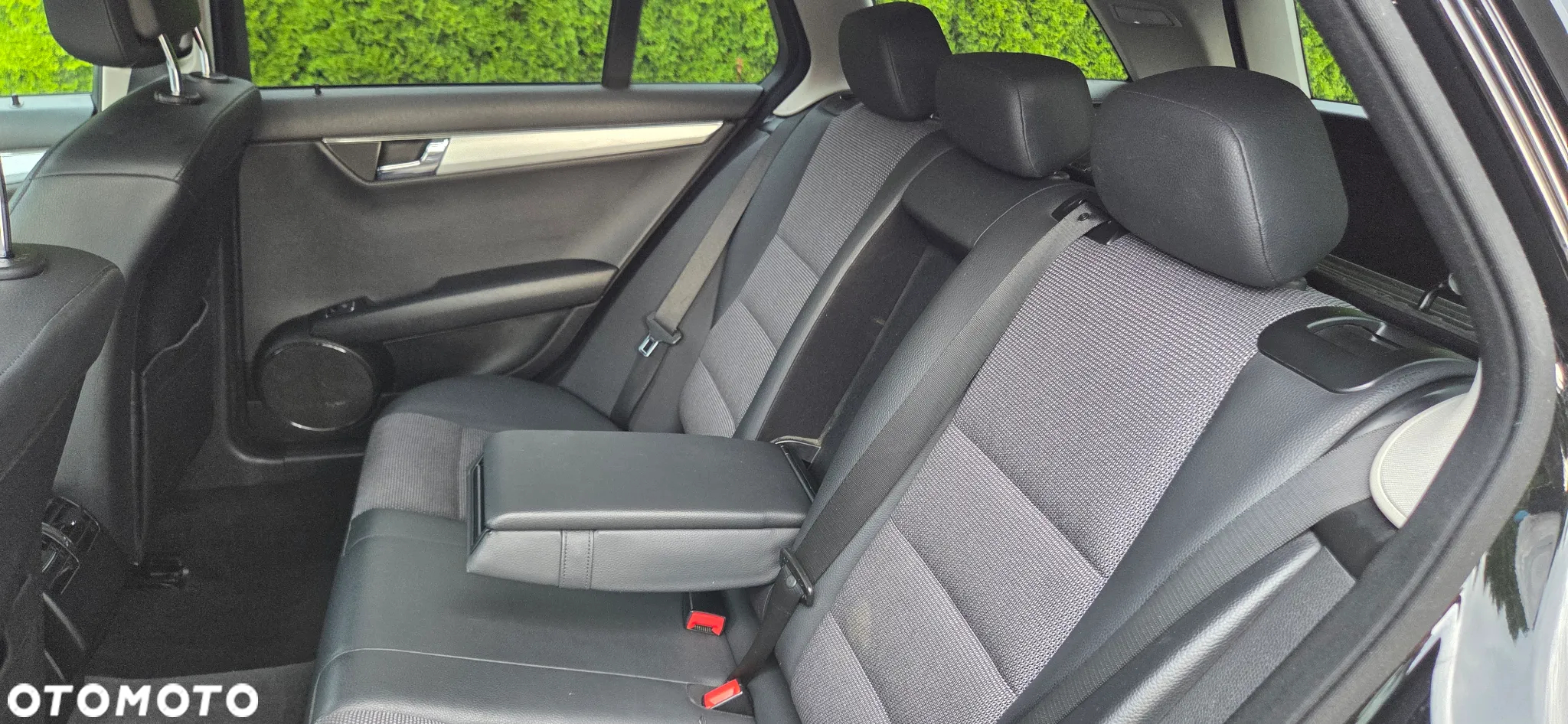 Mercedes-Benz Klasa C 180 T CGI Automatik BlueEFFICIENCY Avantgarde - 39