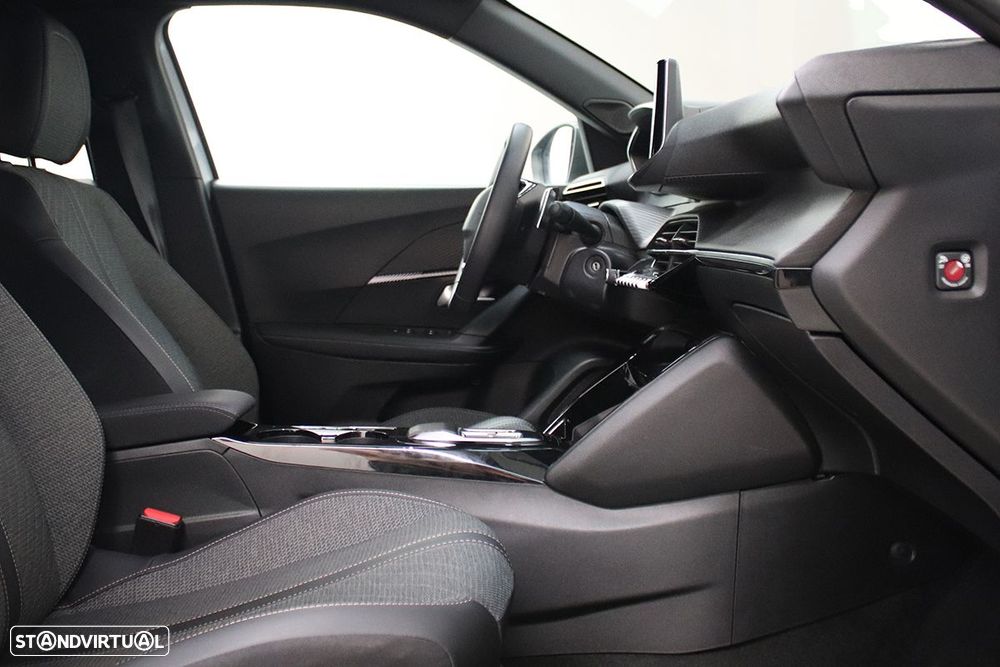 Peugeot 2008 1.2 PureTech Allure EAT8 - 21
