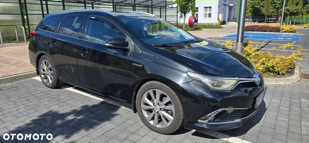 Toyota Auris Hybrid 135 Prestige - 2