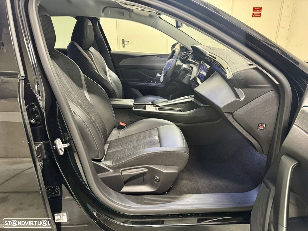 Peugeot 308 1.2 PureTech Allure Pack EAT8 — fotografia 30