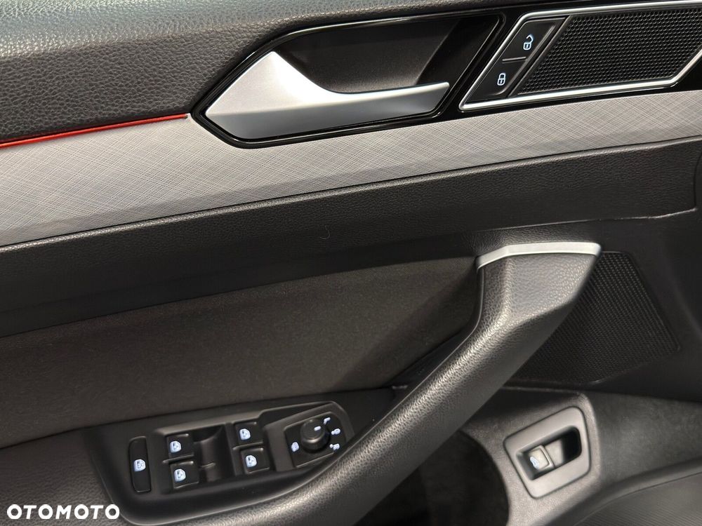 Volkswagen Passat - 19