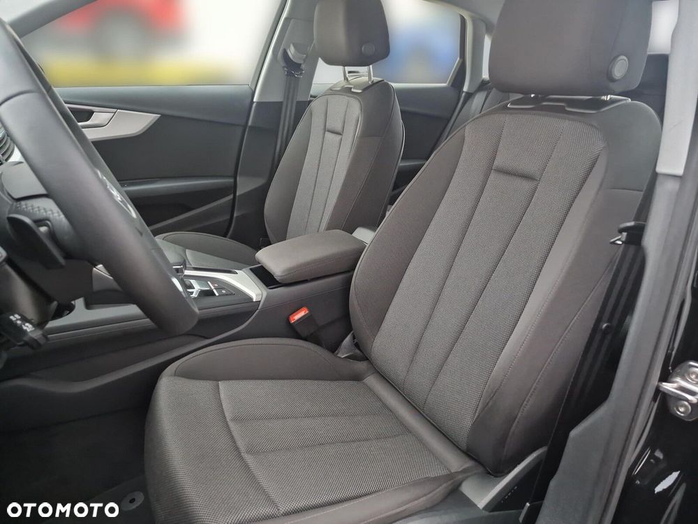 Audi A4 Limousine - 11