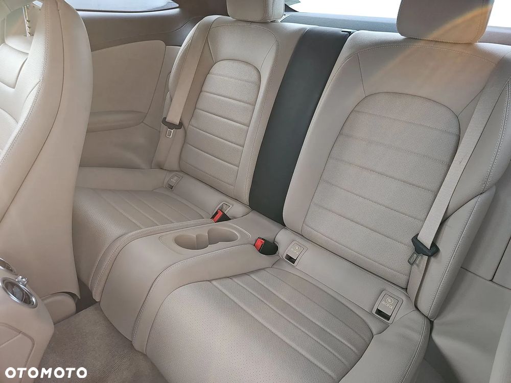 Mercedes-Benz Klasa C 300 Coupe 7G-TRONIC AMG Line - 13